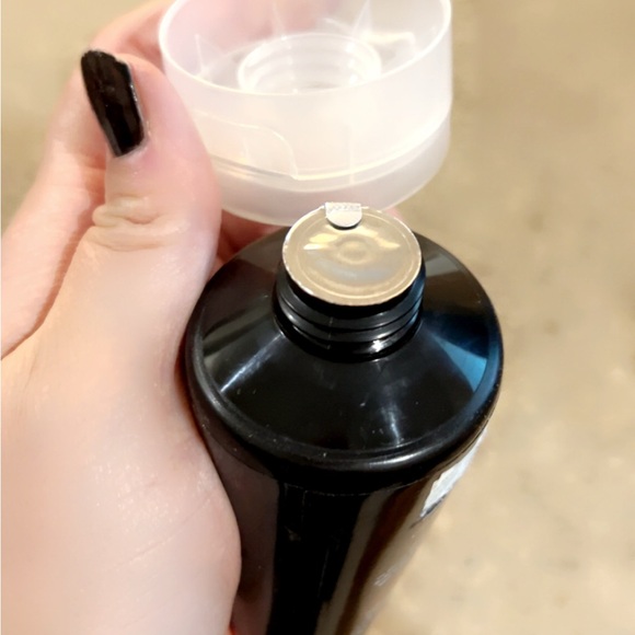 Black Peel-Off Mask with Vitamin C - Picture 3 of 4